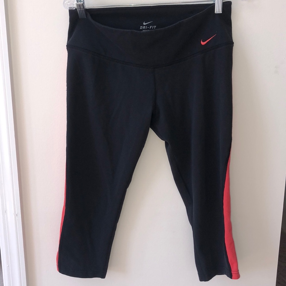 Nike dry-fit capris sz M